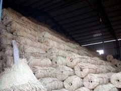 直接從草繩加工廠買草繩，讓客戶一年省一輛奧